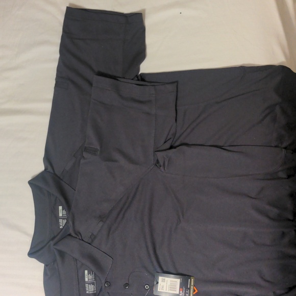 LOT of TWO brand new, 5.11 performance short sleeve polo, LARGE, 018 Charcol - Picture 4 of 6